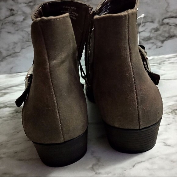ANA Alford Brown Faux Suede Ankle Boot Size 7.5 - Picture 6 of 10